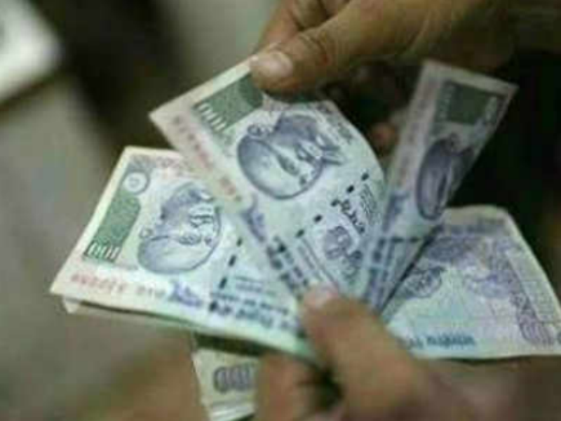 Indian Rupee Rupee Hits New Low Breaches 70 Mark For First Time - 